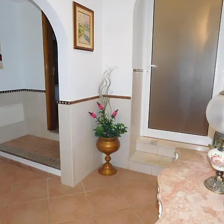 Dinas Guesthouse Gasthof 3*