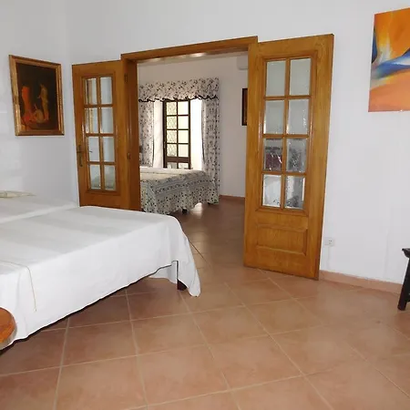 Dinas Guesthouse 3* Lagos