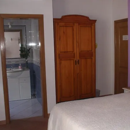 Dinas Guesthouse 3*