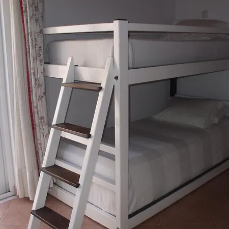 Dinas Guesthouse 3* Lagos