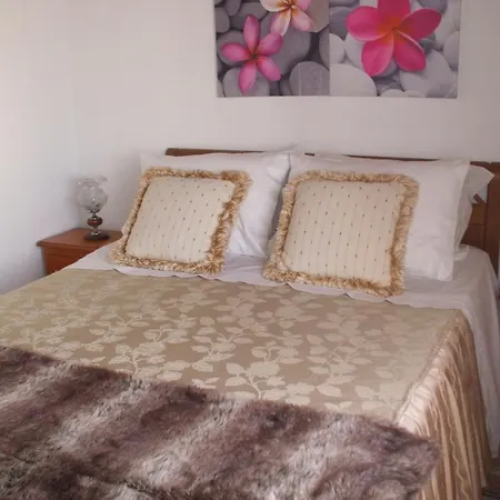 Dinas Guesthouse Lagos