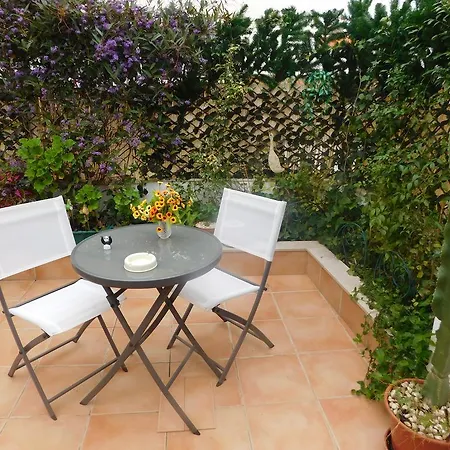 Dinas Guesthouse Guest house 3*