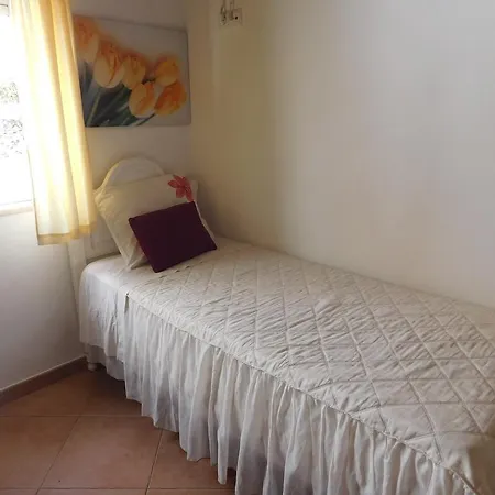 Dinas Guesthouse 3* Lagos
