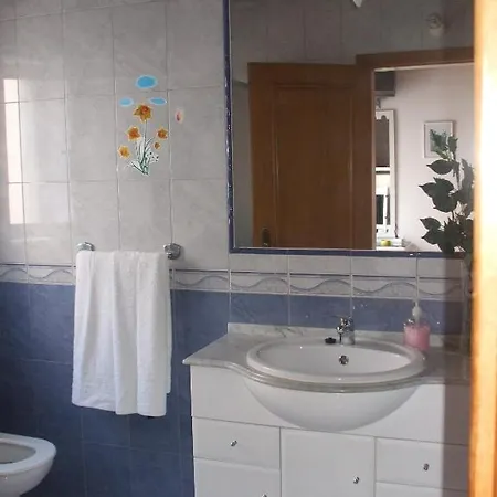 Dinas Guesthouse Guest house