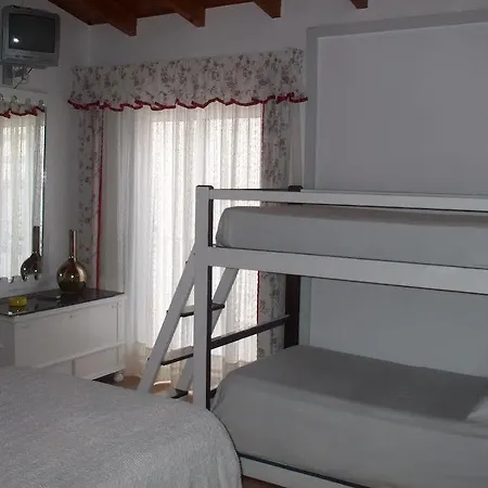 Dinas Guesthouse 3* Lagos