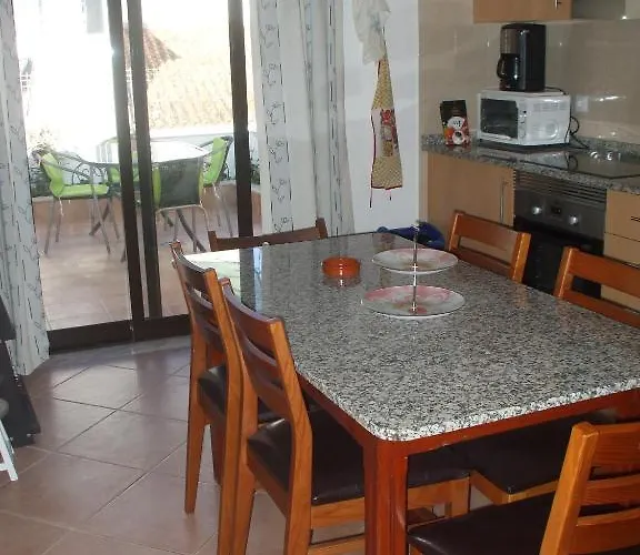 Dinas 게스트하우스